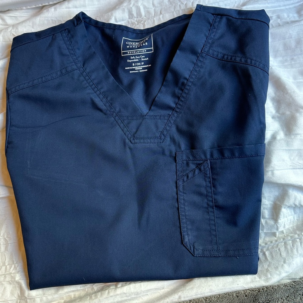 Men’s Cherokee scrub top